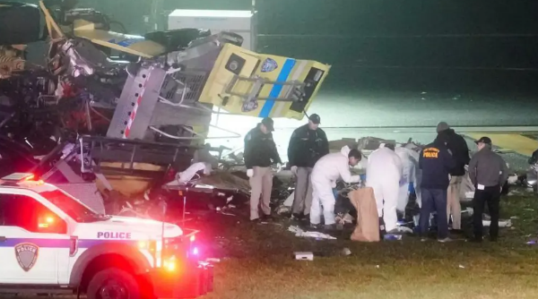 LaGuardia Airport: Two Pilots Dead After Air Canada Plane Hits Vehicle at LaGuardia Airport