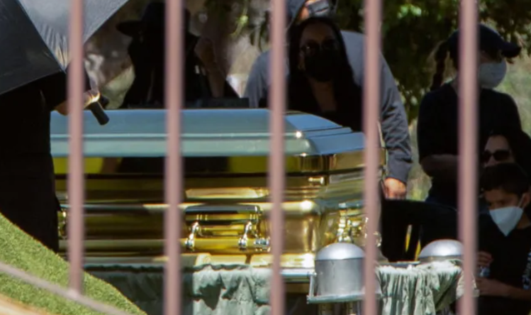 Mexican Drug Lord “El Mencho” Buried in Gold Casket