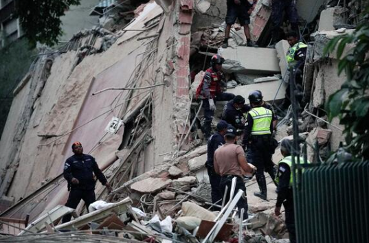 Venezuela Earthquake Sends Residents Fleeing as Buildings Collapse
