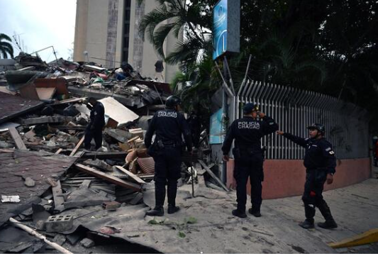 Venezuela Earthquake Sends Residents Fleeing as Buildings Collapse